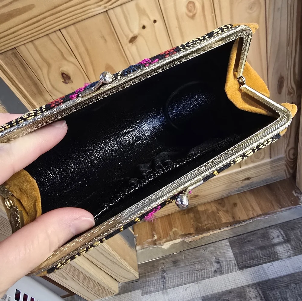 Vintage Embroidered Clutch - Picture 5 of 6